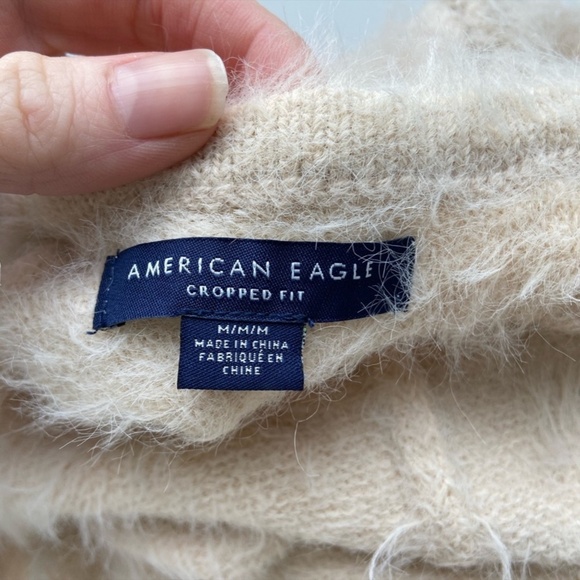 American Eagle Cropped Fit Top Size Medium - Picture 3 of 6